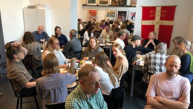 Billede til den relaterede nyhed Opsynet på SMK fejrede 80 år med morgenbrød
